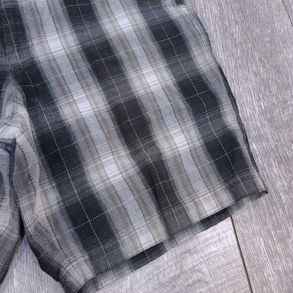 Tommy Bahama Shorts Mens Size 42 Black Plaid Linen Silk Lightweight Beach Travel - Picture 3 of 6